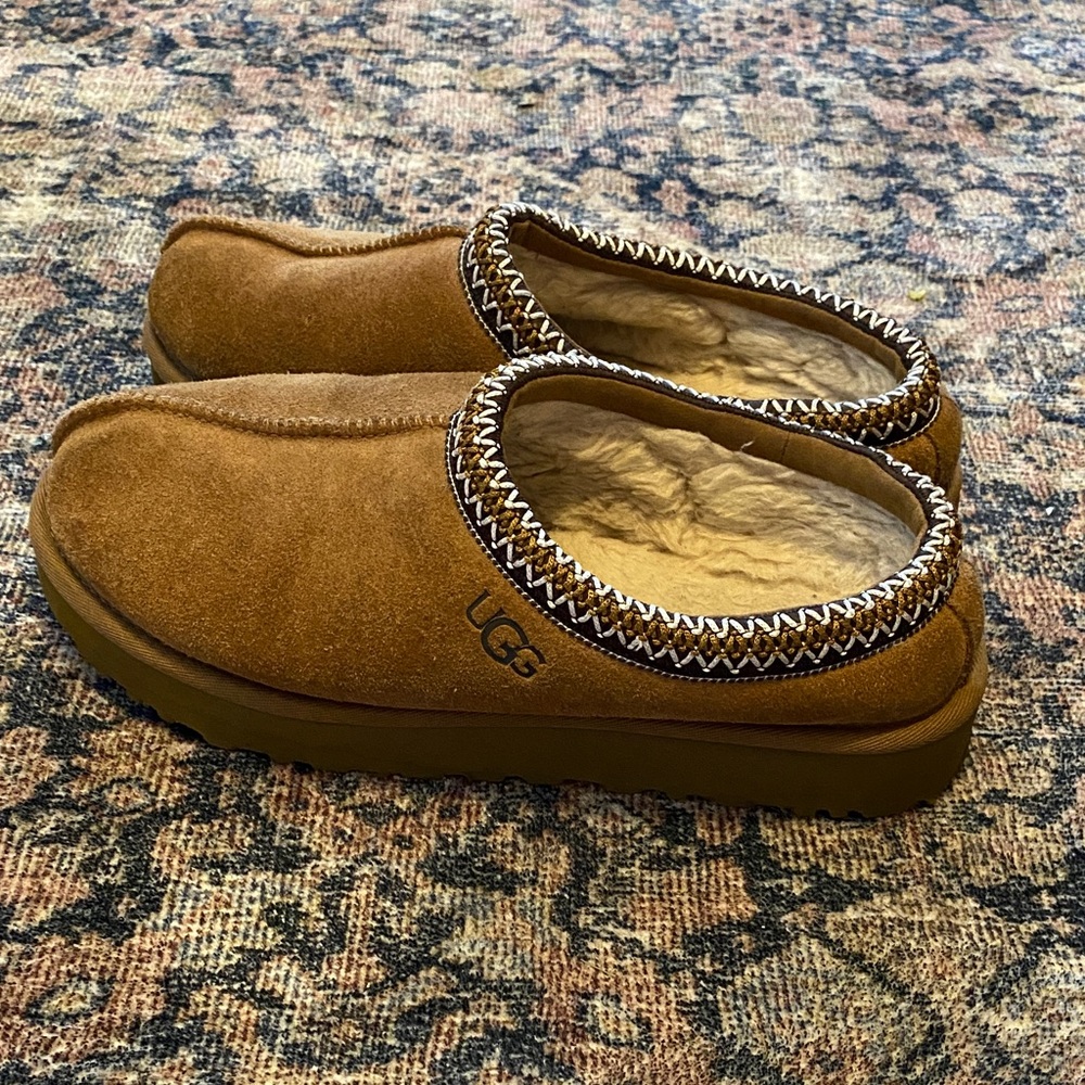 UGG Tazz slippers